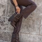 BOTTINES MARRON À SANGLES ET ŒILLETS