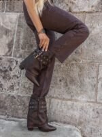 BOTTINES MARRON À SANGLES ET ŒILLETS