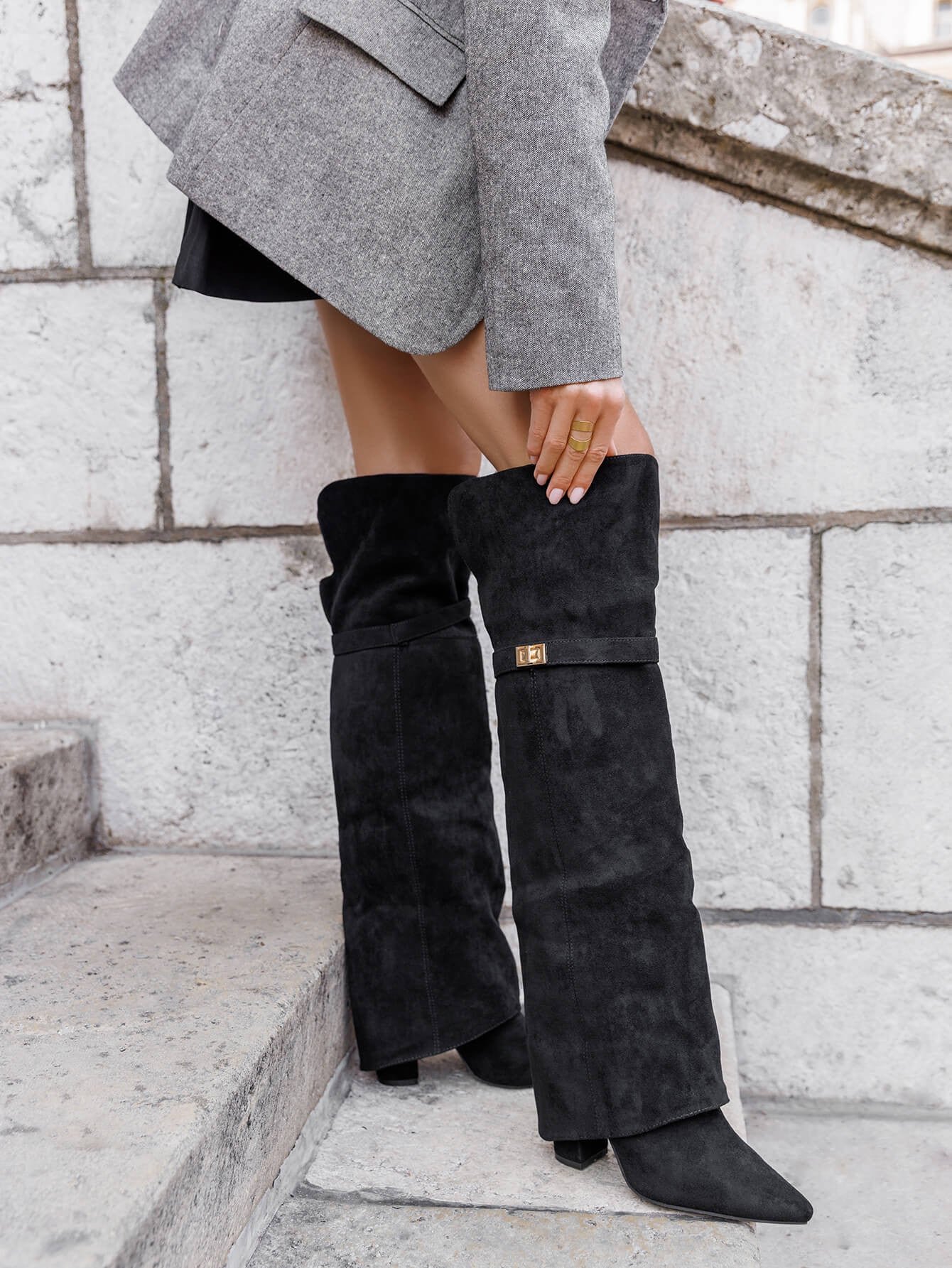 2511a-1.jpg BOTTES NOIRES HAUTES ÉLÉGANCE – TALON CARRÉ – Image 1