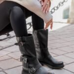 BOTTES NOIRES BIKER – DÉTAILS BOUCLES ET POCHETTE