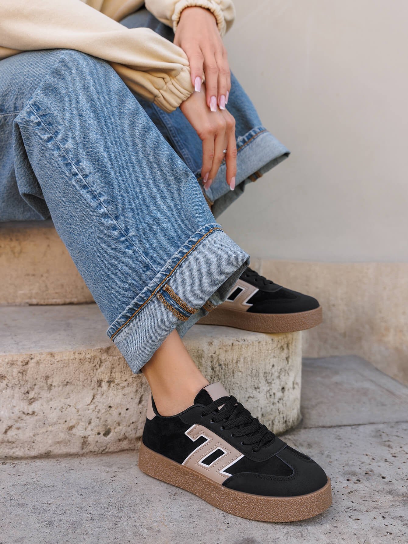 9012.jpg BASKETS FEMME NOIRES CASUAL – Image 1