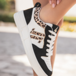 BASKETS FEMME NOIRES & BLANCHES – DÉTAIL LÉOPARD TENDANCE