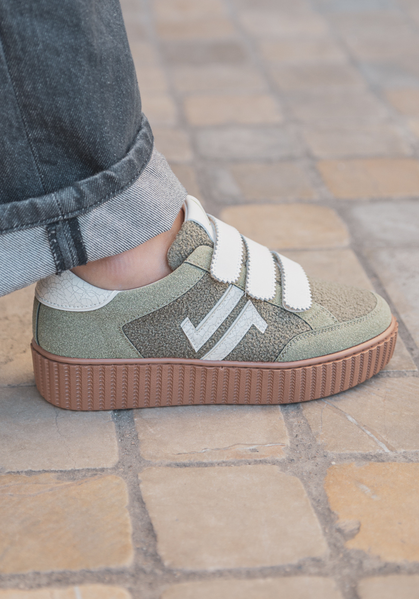 Design_sans_titre_-_2025-08-25T140515.124-1.png BASKETS FEMME KAKI & SEMELLE MARRON – STYLE TENDANCE – Image 1