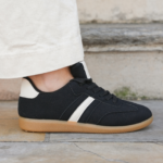 SNEAKERS NOIRES À BANDE BLANCHE STYLE RETRO
