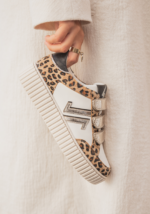 BASKETS FEMME BLANCHES & LÉOPARD À SCRATCH – STYLE TENDANCE