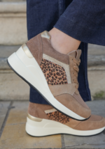 BASKETS COMPENSÉES BEIGE AVEC DÉTAIL LÉOPARD – Image 3