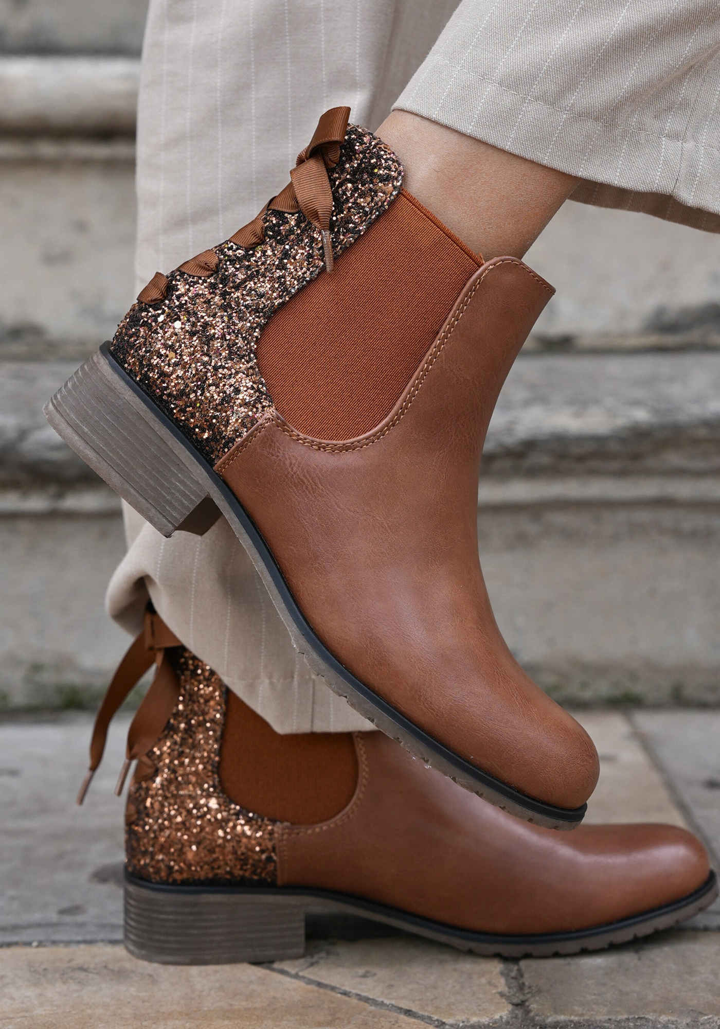 PHOTOS_PRODUITS_18.png BOTTINES CAMEL GLITTER – TENDANCE & CONFORT – Image 1