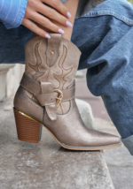 BOTTINES COWBOY COURTES DORÉES – STYLE WESTERN CHIC – Image 2