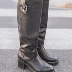 BOTTES HAUTES À TALONS & BOUCLE ÉLÉGANTE