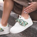 BASKETS FEMME BLANCHES AVEC NŒUD EXOTIQUE – STYLE TENDANCE