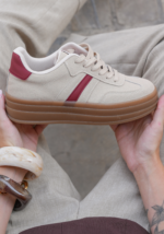 BASKETS BEIGE ET ROUGE À SEMELLE ÉPAISSE – Image 4