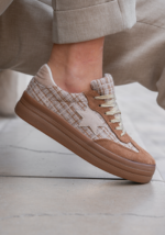 BASKETS BEIGE ET BLANCHE À ÉTOILE