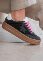 BASKETS NOIRES À ÉTOILE AVEC LACETS ROSES – Image 2