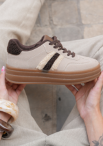 BASKETS TAUPE À SEMELLE ÉPAISSE ET DÉTAILS EN LAINE BOUCLÉE – Image 3