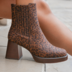 BOTTINES À TALON IMPRIMÉ LÉOPARD