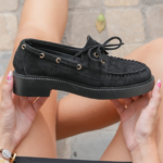 MOCASSINS NOIRS AVEC LACETS – STYLE INTEMPOREL