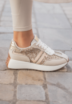 BASKETS FEMME PAILLETÉES DORÉES – LOOK CHIC & CONFORT – Image 3
