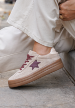 BASKETS BEIGE AVEC ÉTOILE BORDEAUX ET SEMELLE ÉPAISSE – Image 2