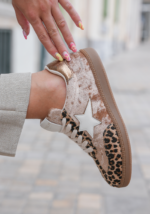 BASKETS IMPRIMÉ LÉOPARD AVEC ÉTOILE BLANCHE – Image 4