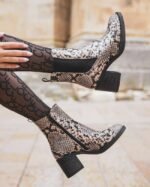 BOTTINES FEMME MOTIF PYTHON À TALON – Image 2